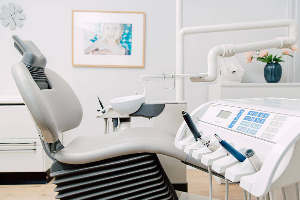 Zahnarzt Köln-Bayenthal - Dr. Andrea Fedder - Behandlungszimmer